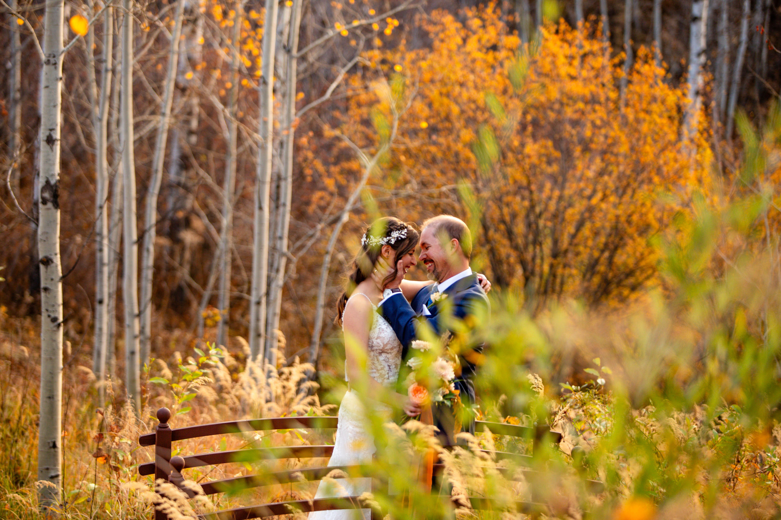 We Know Weddings Background